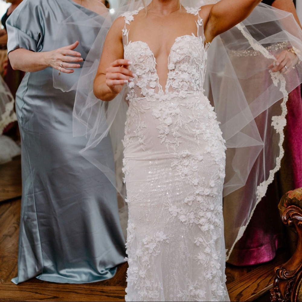 BERTA 17-114 wedding dress, Berta vail & dress bag - Picture 6 of 6